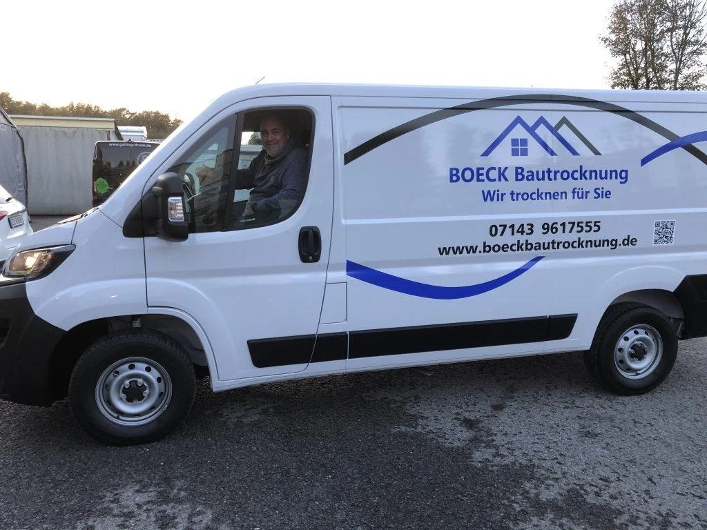 89900652-752B-42EE-A468-A0B36375FD43-1024×768 WebP Team von Boeck Bautrocknung im Einsatz
